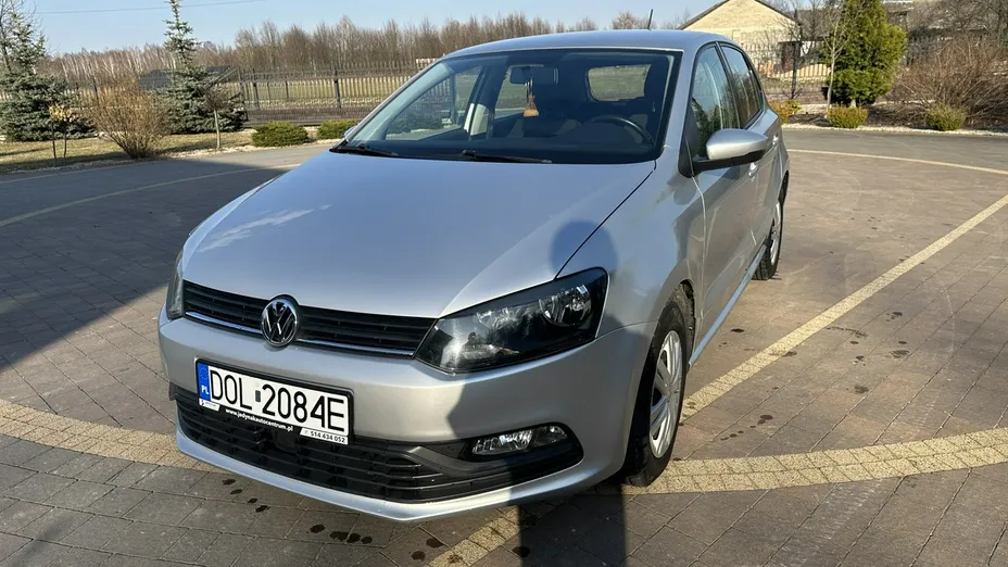 VOLKSWAGEN Polo -