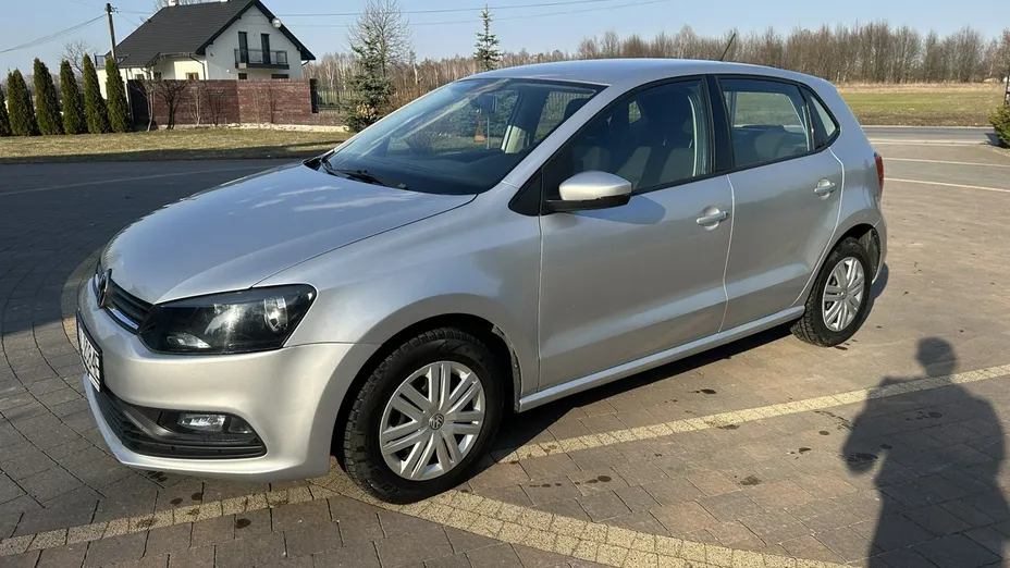 VOLKSWAGEN Polo -