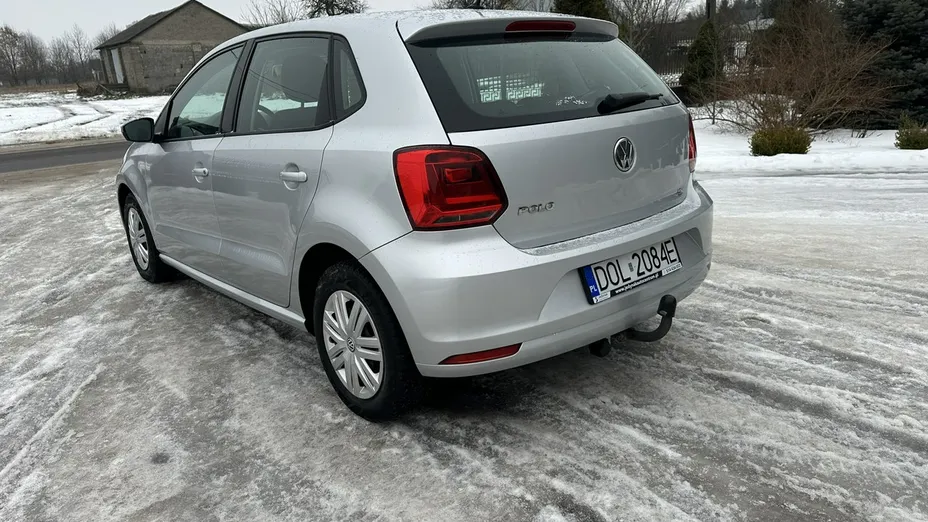 VOLKSWAGEN Polo -