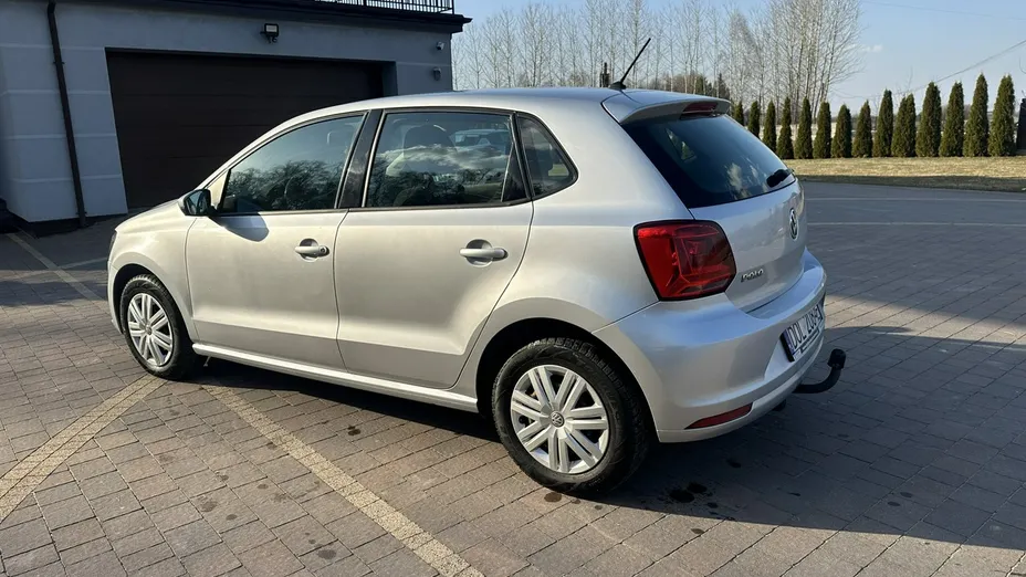 VOLKSWAGEN Polo -