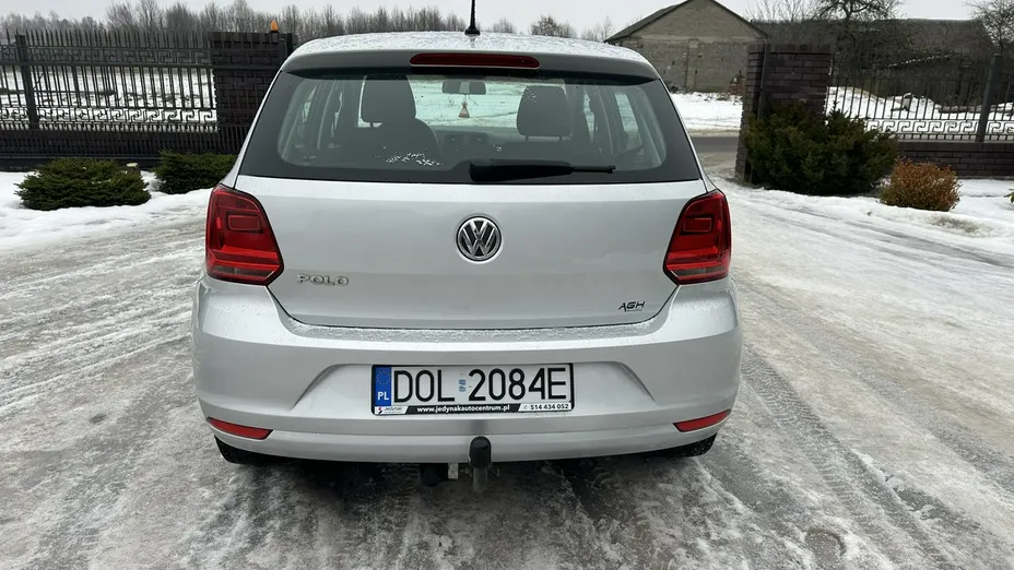 VOLKSWAGEN Polo -