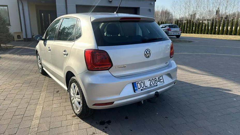 VOLKSWAGEN Polo -