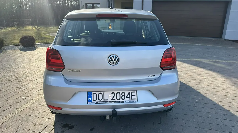 VOLKSWAGEN Polo -