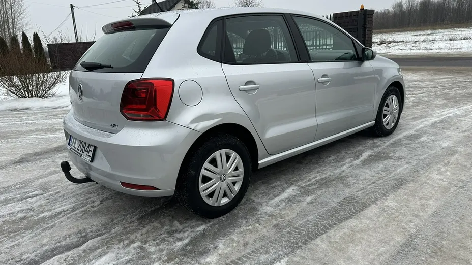 VOLKSWAGEN Polo -