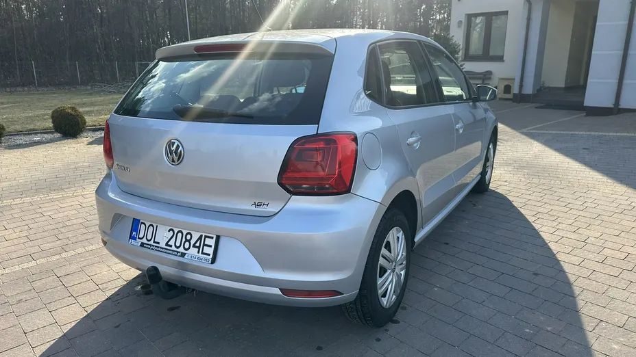 VOLKSWAGEN Polo -