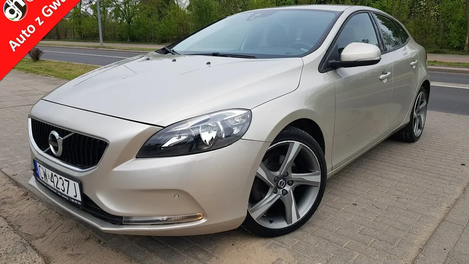VOLVO V40 -
