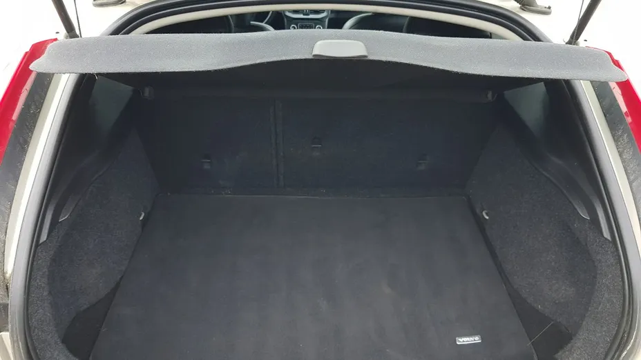 VOLVO V40 -