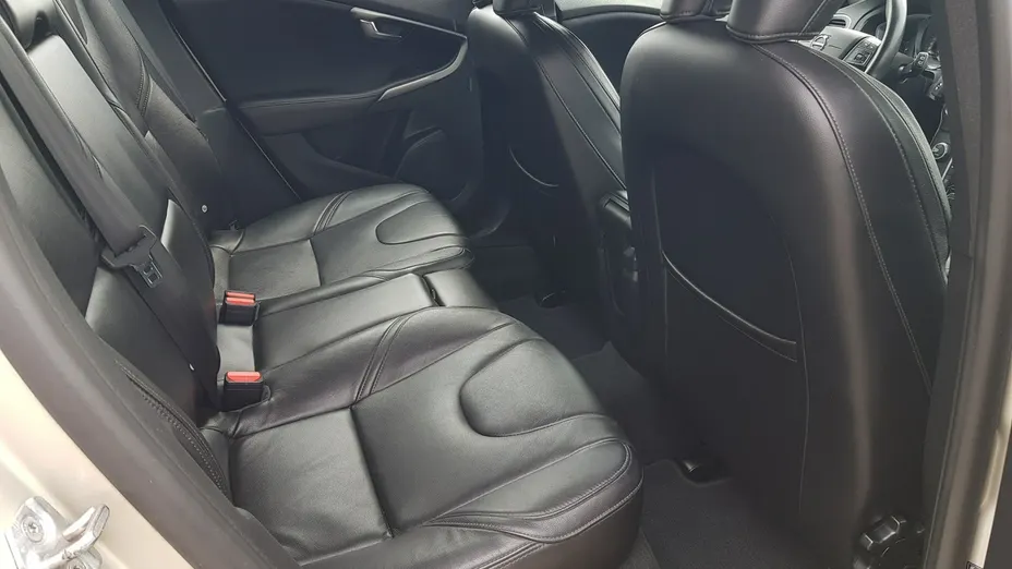 VOLVO V40 -