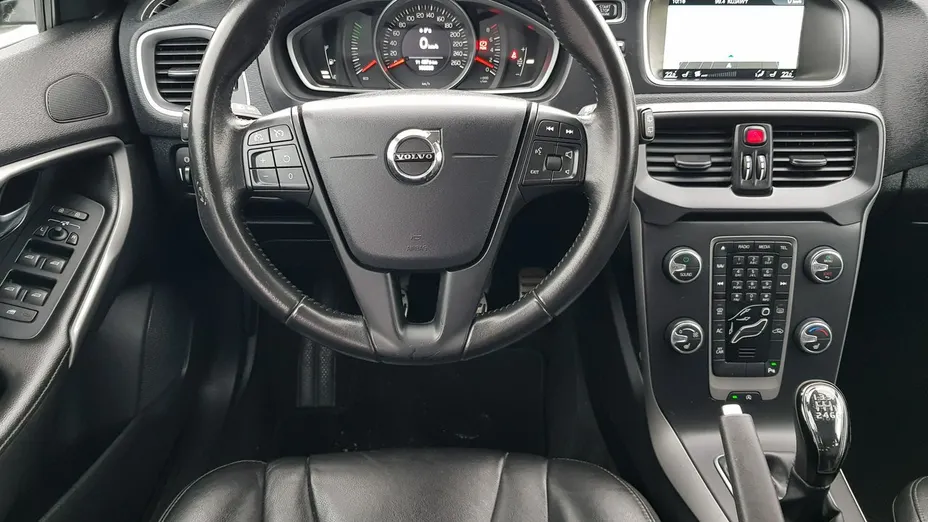 VOLVO V40 -