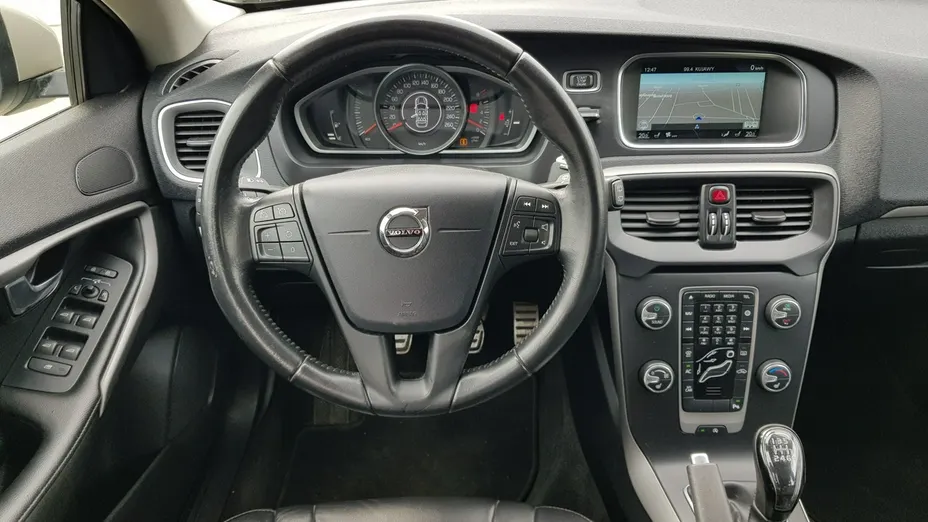 VOLVO V40 -