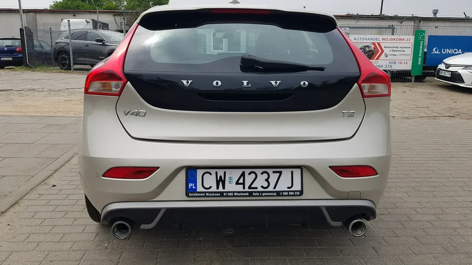 VOLVO V40 -