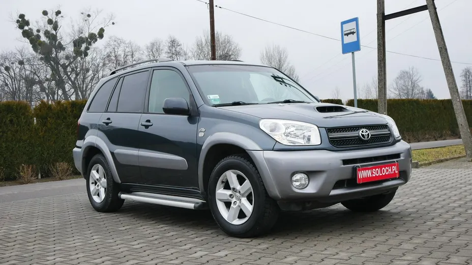 TOYOTA RAV4 -