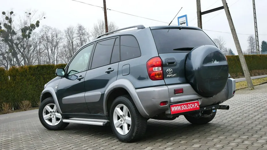TOYOTA RAV4 -