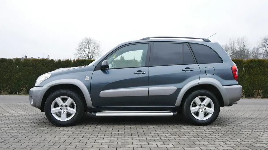 TOYOTA RAV4 -