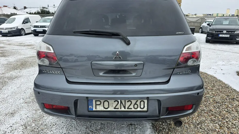 MITSUBISHI Outlander -