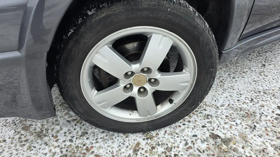 MITSUBISHI Outlander -