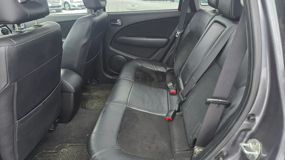 MITSUBISHI Outlander -