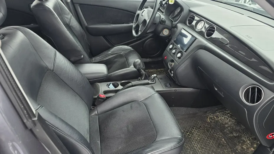 MITSUBISHI Outlander -