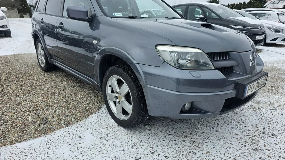 MITSUBISHI Outlander -