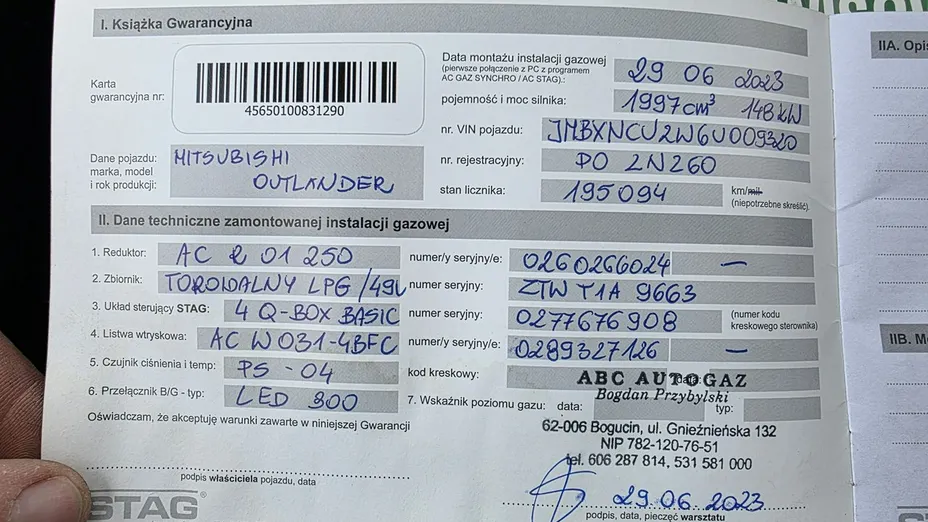 MITSUBISHI Outlander -