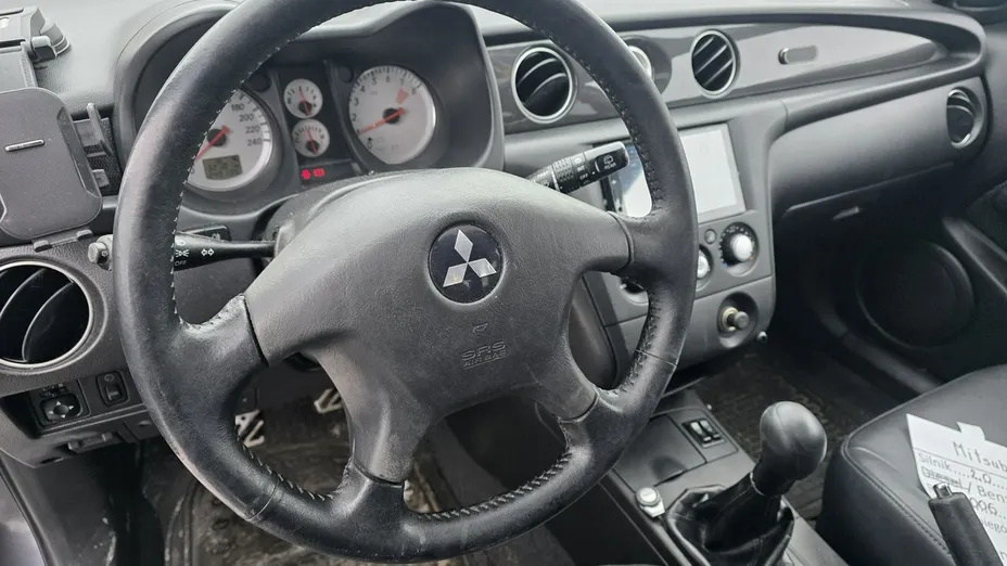 MITSUBISHI Outlander -