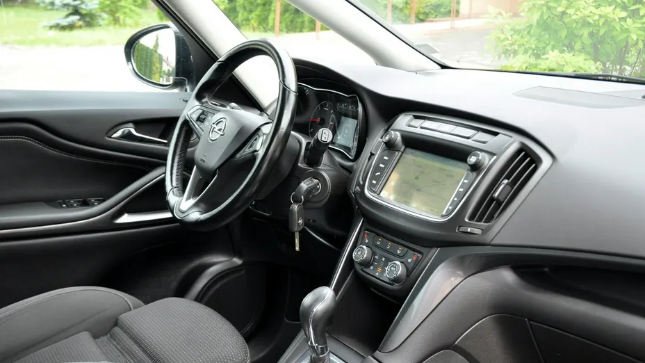 OPEL Zafira -