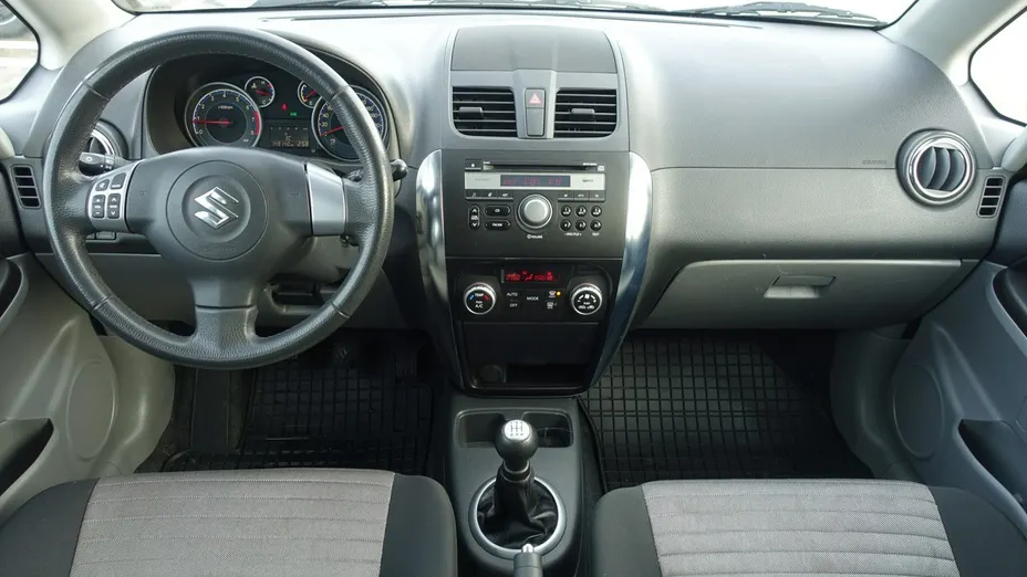 SUZUKI SX4 -