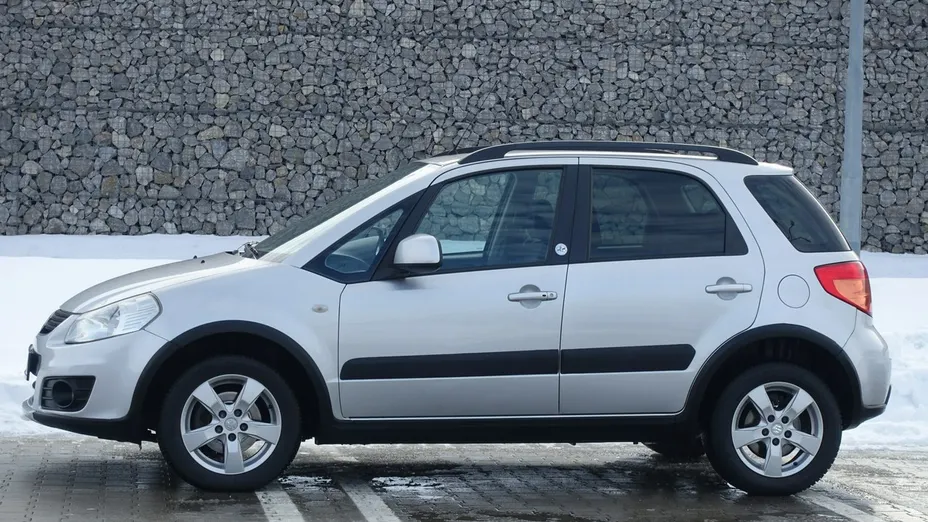 SUZUKI SX4 -