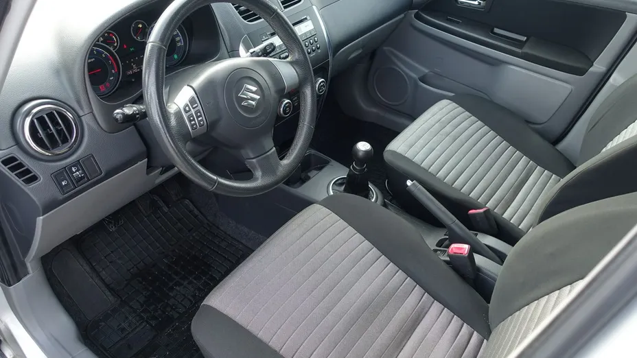 SUZUKI SX4 -