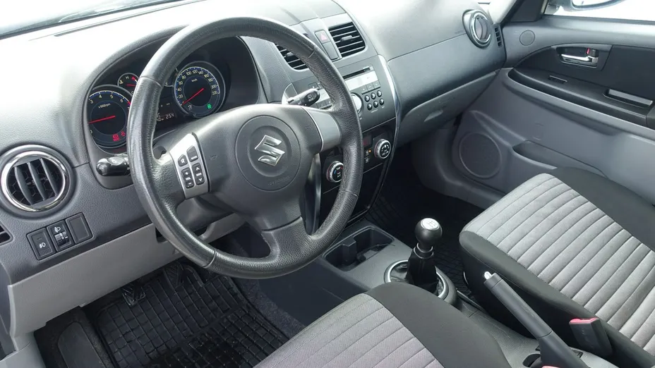 SUZUKI SX4 -