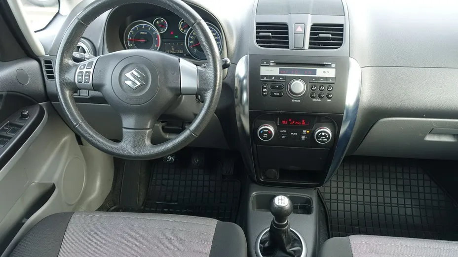 SUZUKI SX4 -