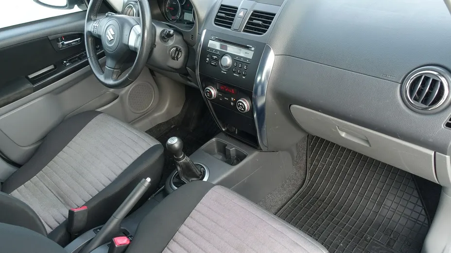 SUZUKI SX4 -