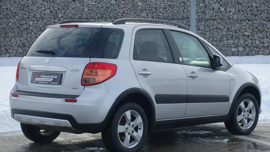 SUZUKI SX4 -