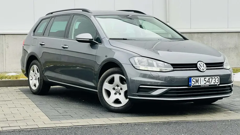 VOLKSWAGEN Golf -