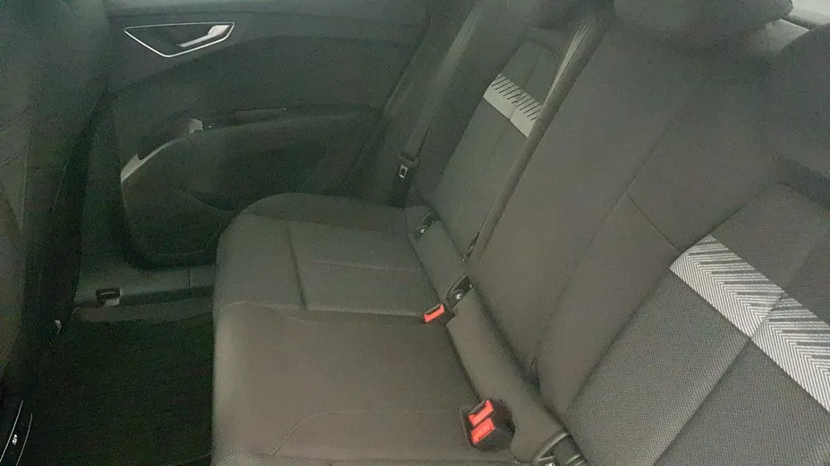 AUDI Q4 e-tron -