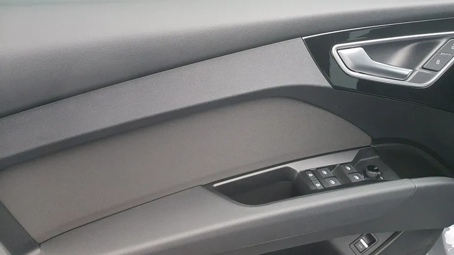 AUDI Q4 e-tron -