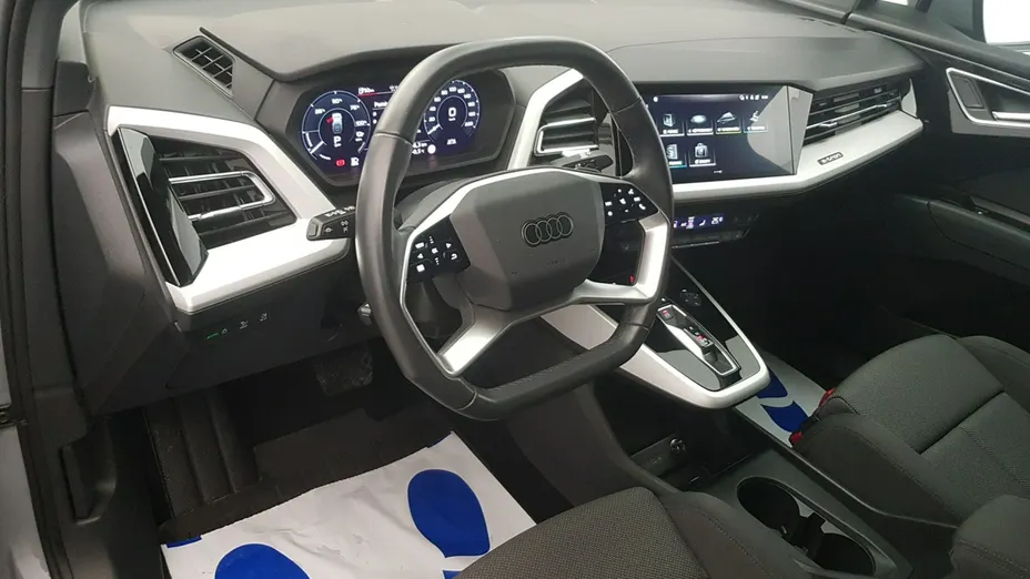 AUDI Q4 e-tron -