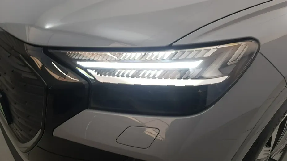 AUDI Q4 e-tron -