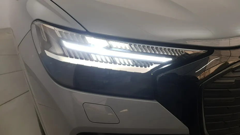 AUDI Q4 e-tron -