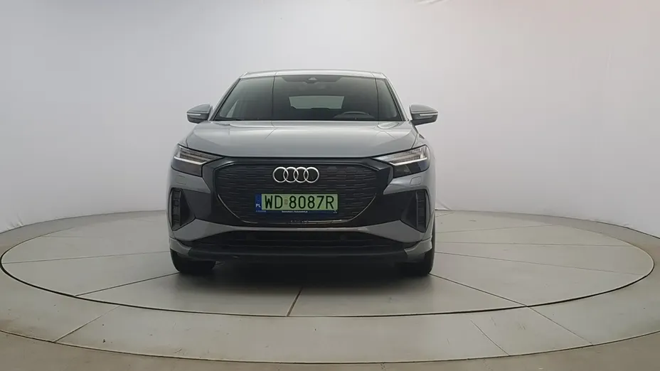 AUDI Q4 e-tron -