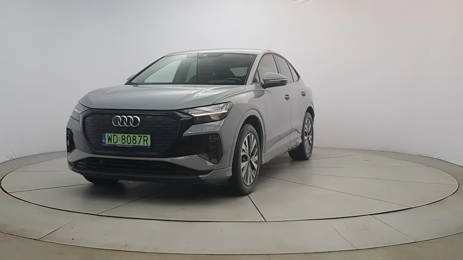 AUDI Q4 e-tron -