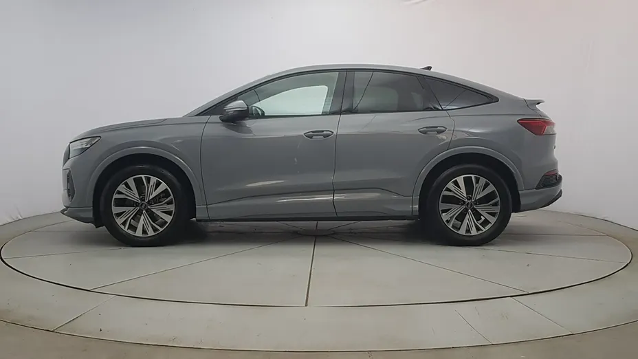 AUDI Q4 e-tron -