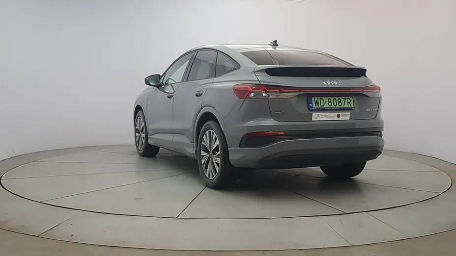 AUDI Q4 e-tron -