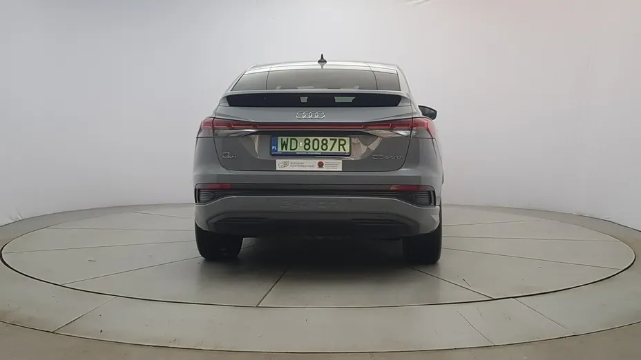 AUDI Q4 e-tron -