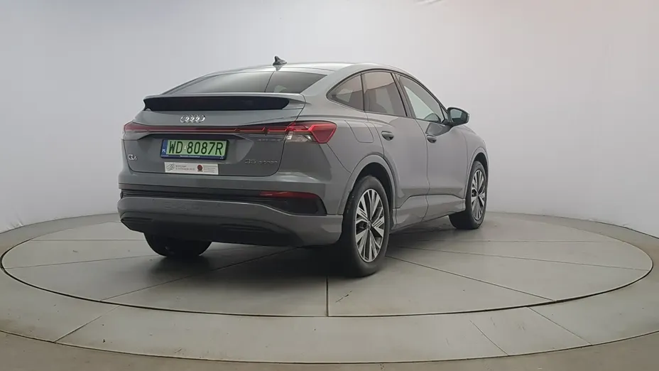 AUDI Q4 e-tron -