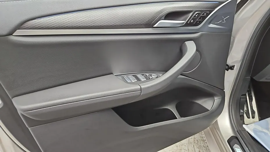 BMW iX3 -