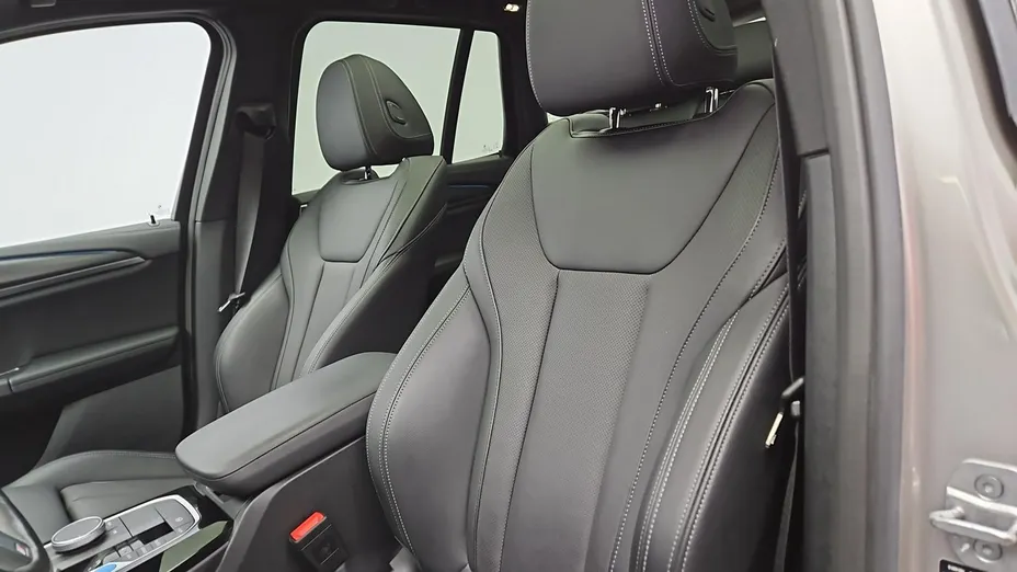 BMW iX3 -