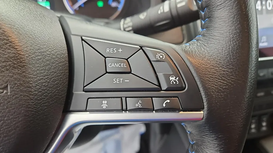 NISSAN Leaf -