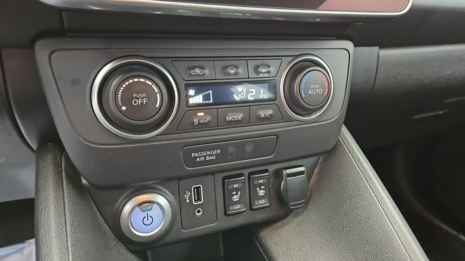 NISSAN Leaf -
