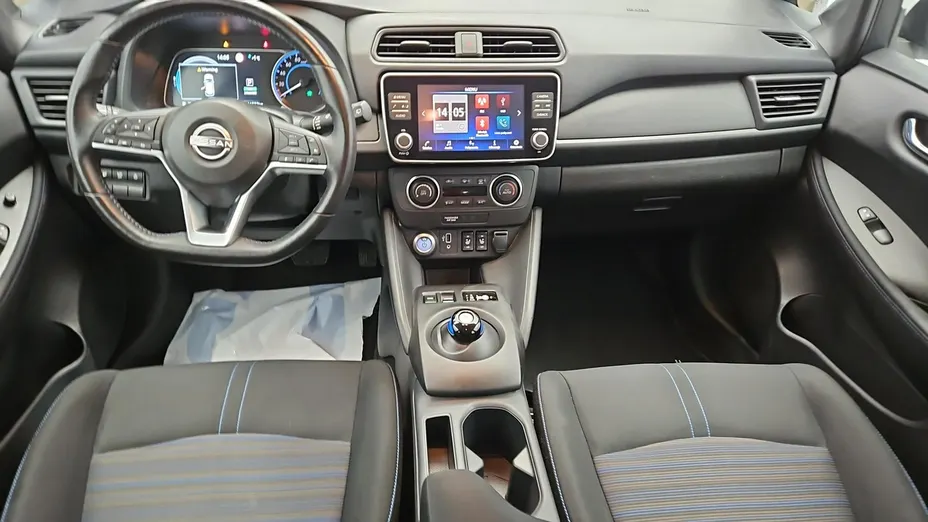 NISSAN Leaf -